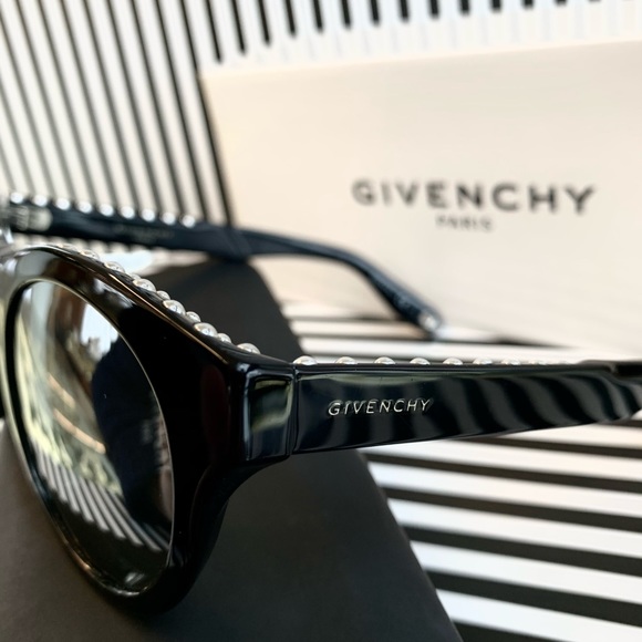 💜Givenchy black studded sunglasses - Picture 3 of 6